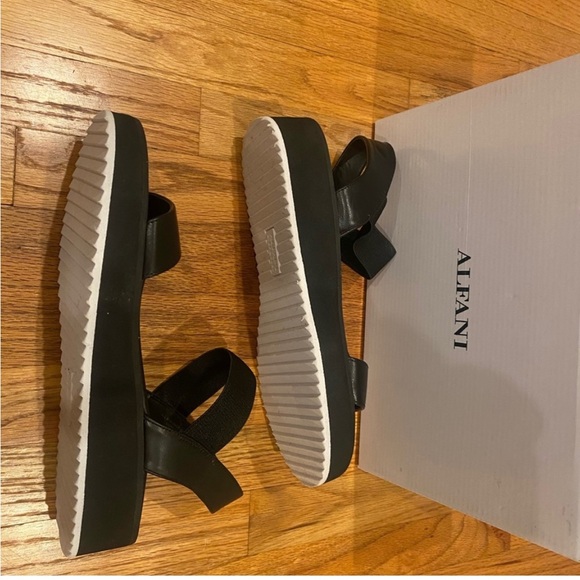 Alfani sandal - Picture 2 of 3